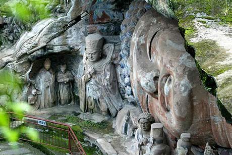 3 Days Chongqing Tour to Visit Pandas and Dazu Grottoes