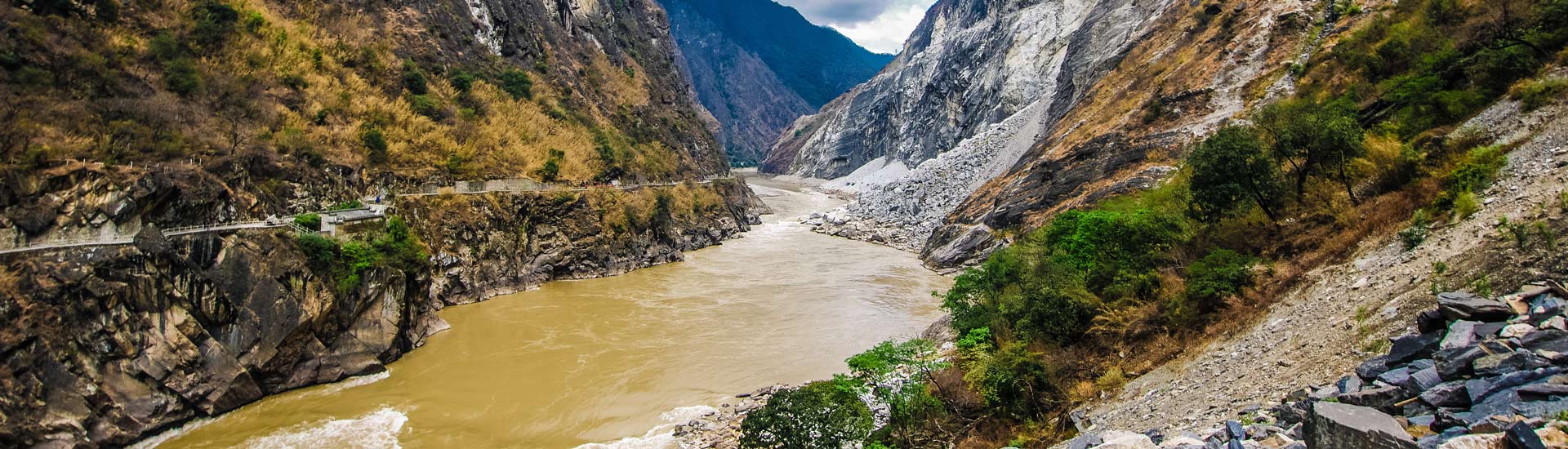 2 Days Trekking Tour Through Tiger Leaping Gorge