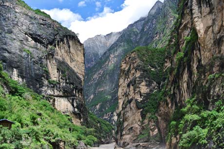 1 Day Tiger Leaping Gorge Hiking Group Tour from Lijiang