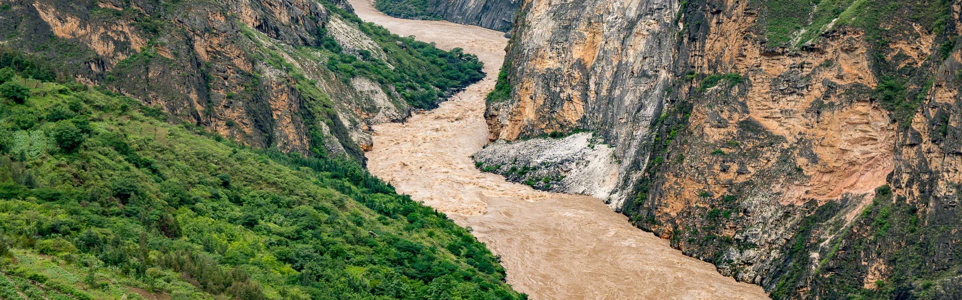 1 Day Tiger Leaping Gorge Hiking Group Tour from Lijiang